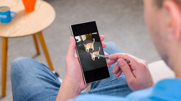 Galaxy AI smartphone