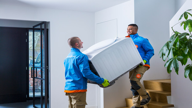 Lieferanten mit alter Waschmaschine