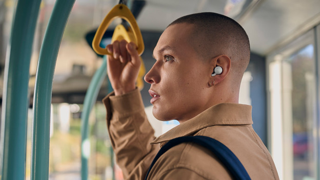 Step 2: put in the earbuds correctly