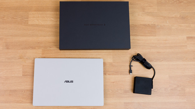Ausgepacktes ASUS ExpertBook Ultra