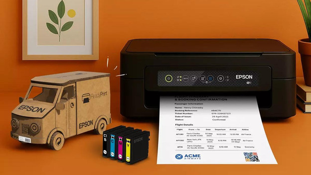 Junge mit Epson Drucker und Epson Readyprint