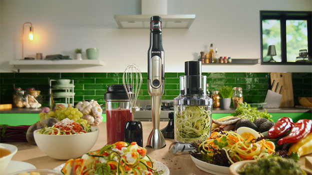 Immersion blender with sliced vegetables