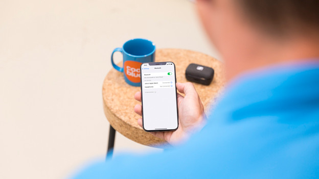 In-Ear-Kopfhörer verbinden über Bluetooth