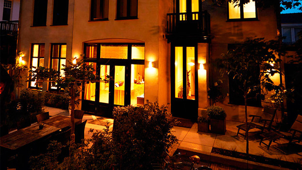 Philips Hue Außenbeleuchtung automatisiert