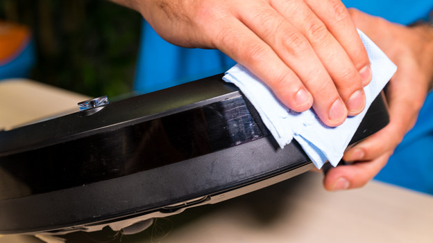 Saugroboter pflegen und reinigen