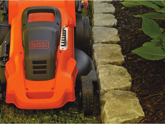 BLACK+DECKER LM2000-QS + BESTA525-QS product in use