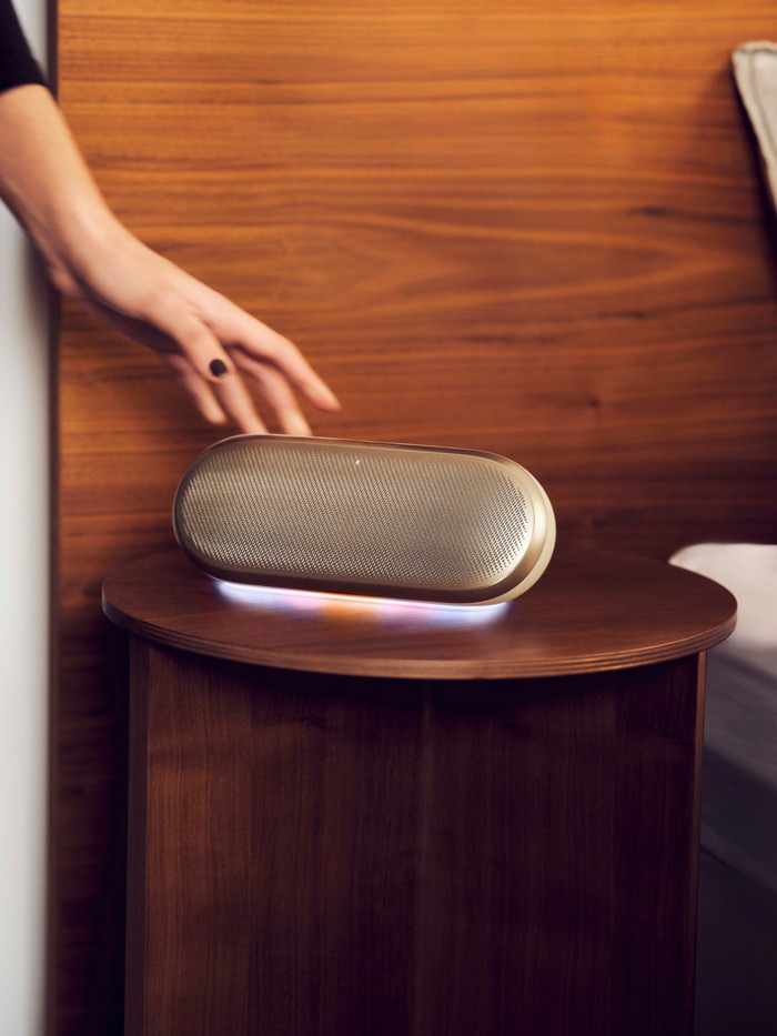 Harman Kardon Luna 2 Bronze produkt in gebrauch