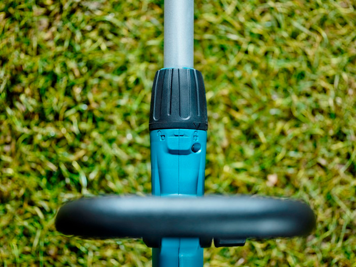 Makita DLM432Z + Makita DUR181Z (without battery) product in use