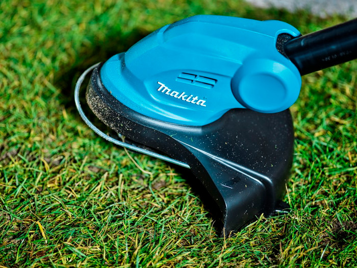 Makita DLM432Z + Makita DUR181Z (without battery) product in use