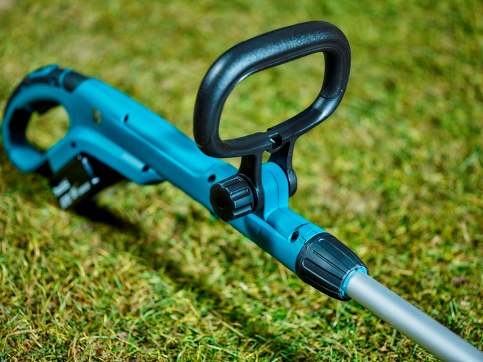 Makita DLM432Z + Makita DUR181Z (without battery) product in use