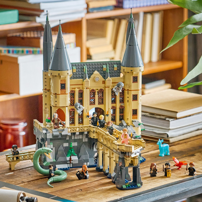 LEGO Harry Potter Schloss Hogwarts: Ostflügel 76473 produkt in gebrauch