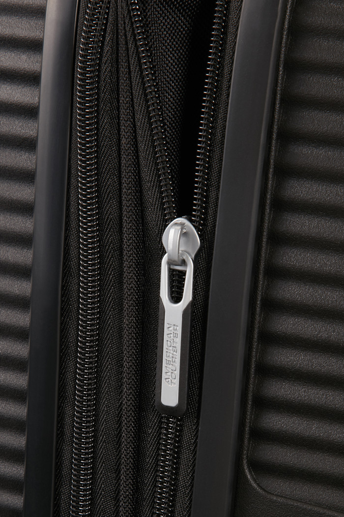 American Tourister Soundbox Expandable Spinner 77 cm Bass Black detail