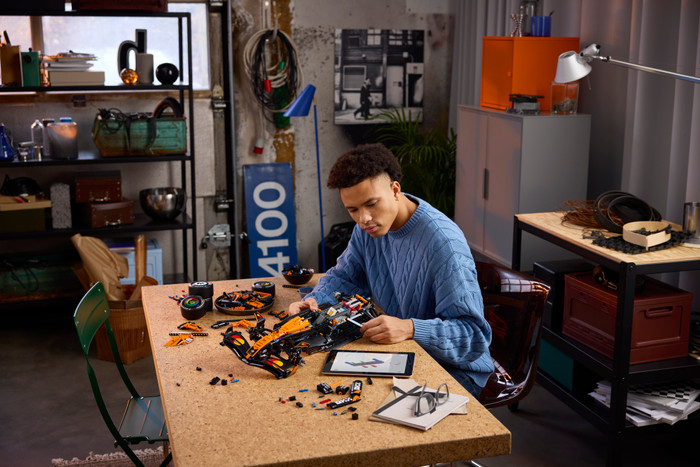 LEGO Technic McLaren MCL39 F1 Rennwagen 42228 produkt in gebrauch