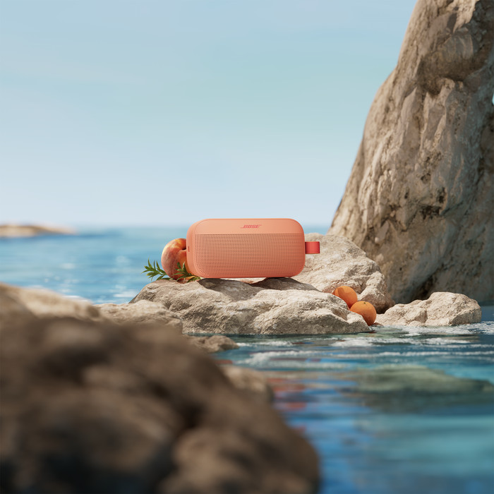 Bose SoundLink Flex 2nd Gen Orange produkt in gebrauch