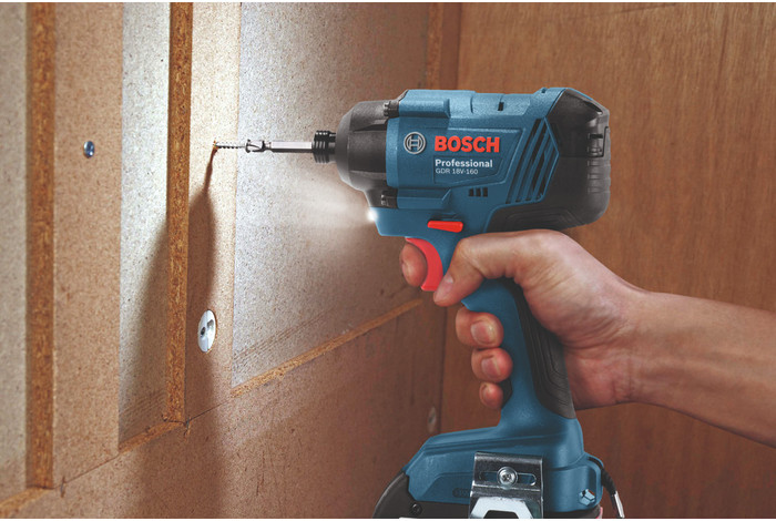 Bosch Professional GSR 18V-21 + GDR 18V-160 Kombiset produkt in gebrauch