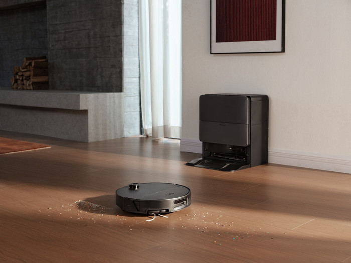 Roborock Saros 20 Sonic Complete Black produkt in gebrauch