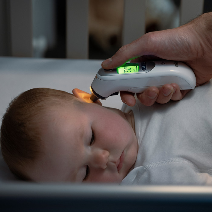 Braun ThermoScan 7+ IRT6525WE product in use