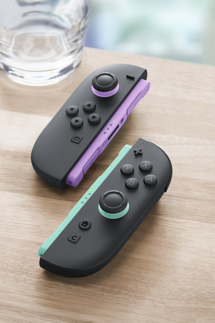 Nintendo Switch 2 Joy-Con Set Lila/Grün produkt in gebrauch