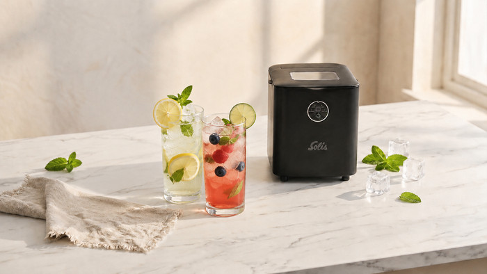 SOLIS Ice Cube Express Black product in use