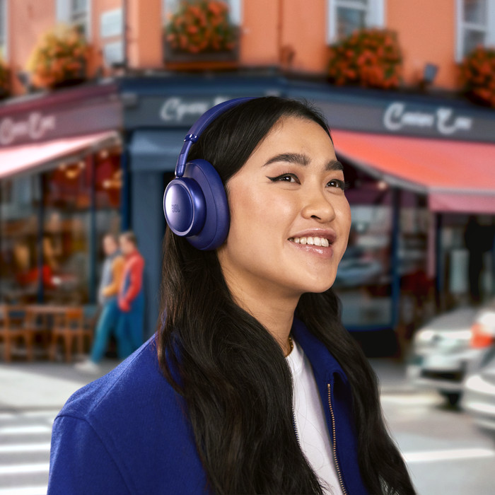 JBL Live 780NC Blau produkt in gebrauch