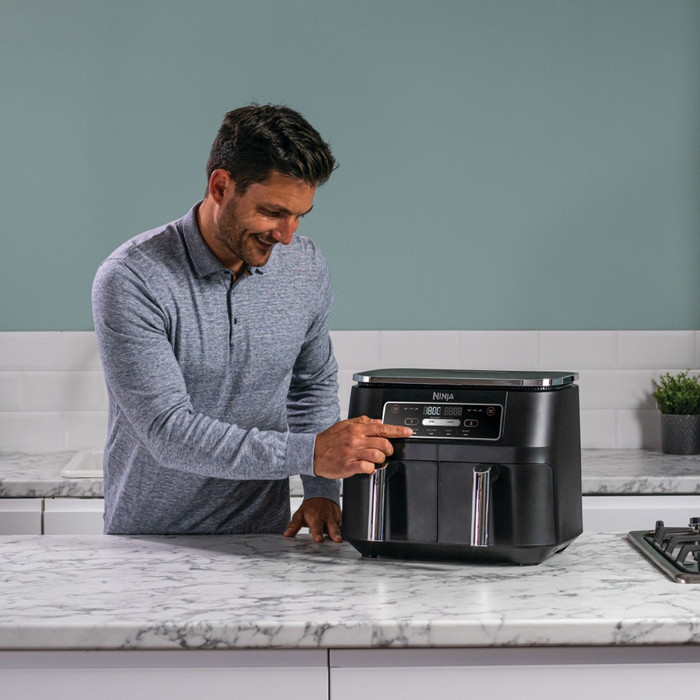 Ninja Foodi Dual Zone Heißluftfritteuse AF200EU produkt in gebrauch