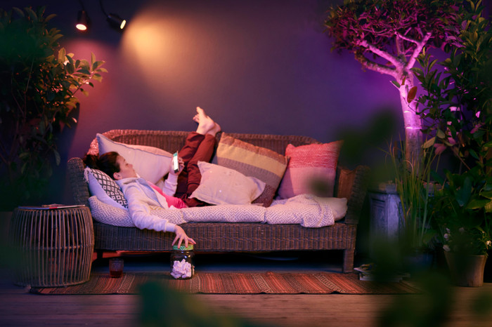 Philips Hue Lily Starterpaket White & Color Spießstrahler 4er-Pack produkt in gebrauch