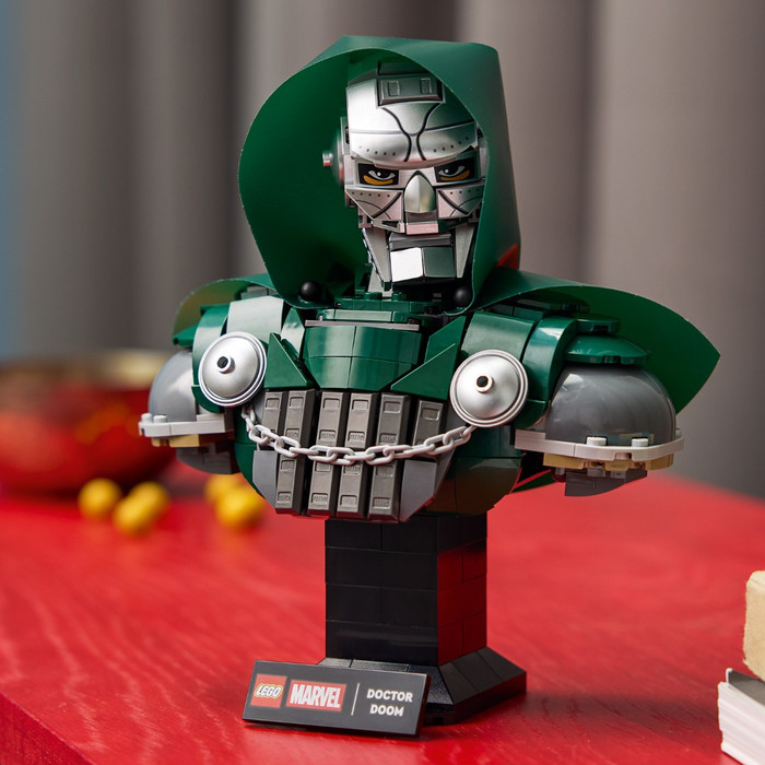 LEGO Marvel Doctor Doom Büste 76345 produkt in gebrauch
