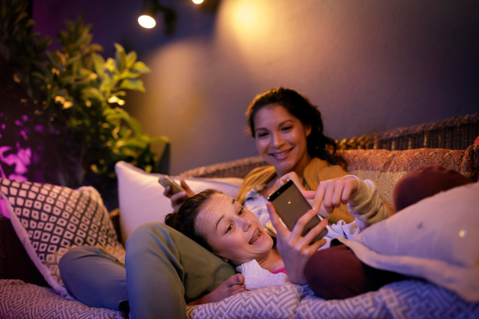 Philips Hue Lily Starterpaket White & Color Spießstrahler 4er-Pack produkt in gebrauch