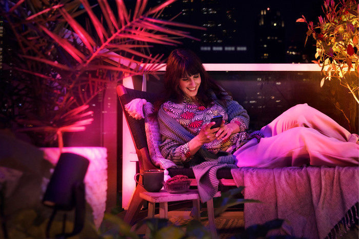 Philips Hue Lily Starterpaket White & Color Spießstrahler 4er-Pack produkt in gebrauch