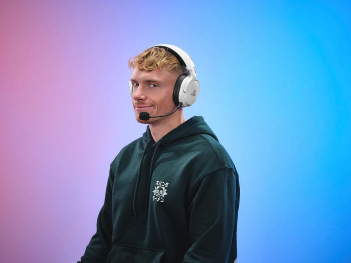 Trust GXT 499W Forta Wireless Gaming Headset PS4/PS5 White product in use
