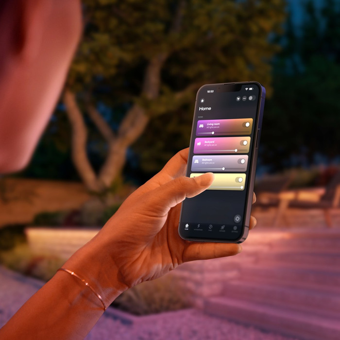 Philips Hue Omniglow LED strip Outdoor 10 meters product in use