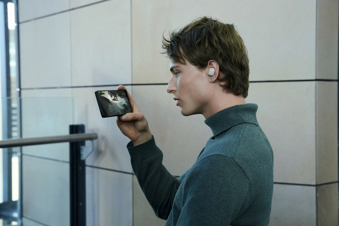 Sony WF1000XM6S Silber produkt in gebrauch