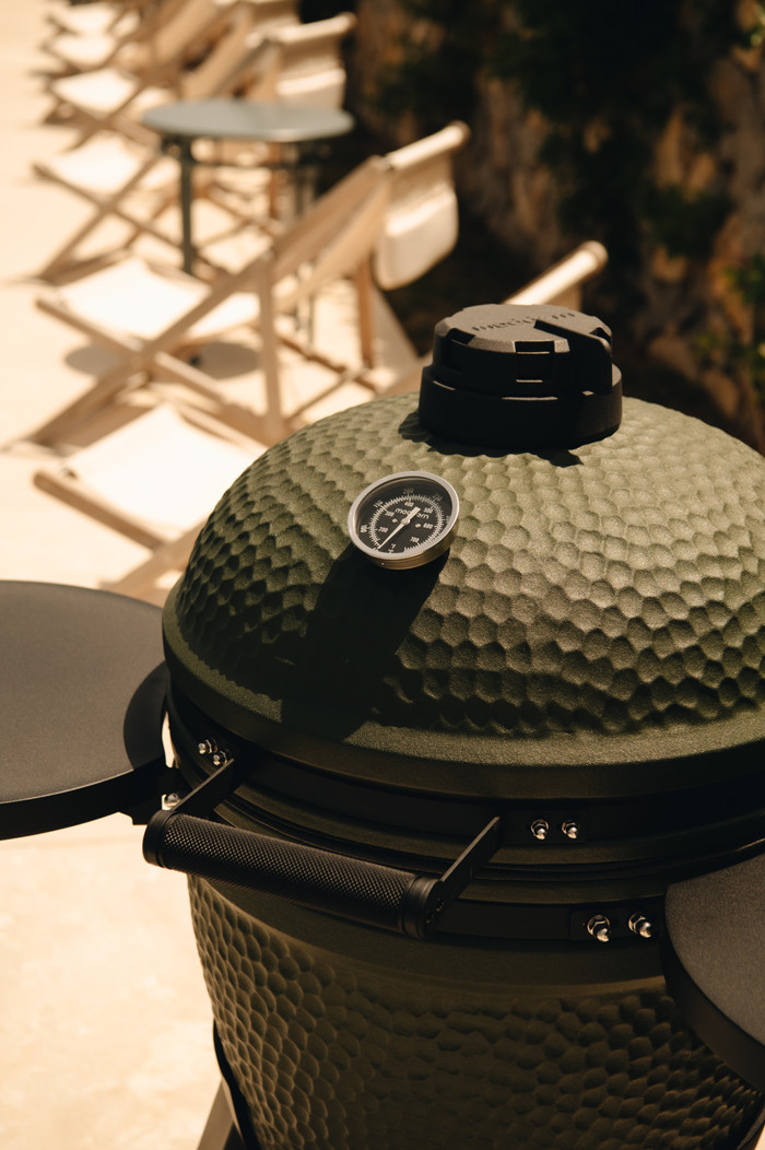 Moddern Green Complete product in use