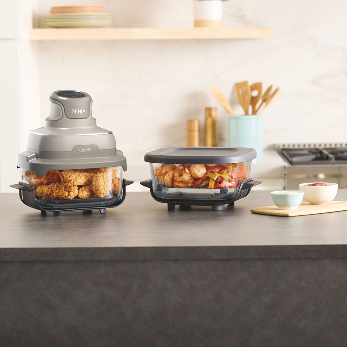 Ninja CRISPi 4-in-1 Glass Airfryer Cream product in use