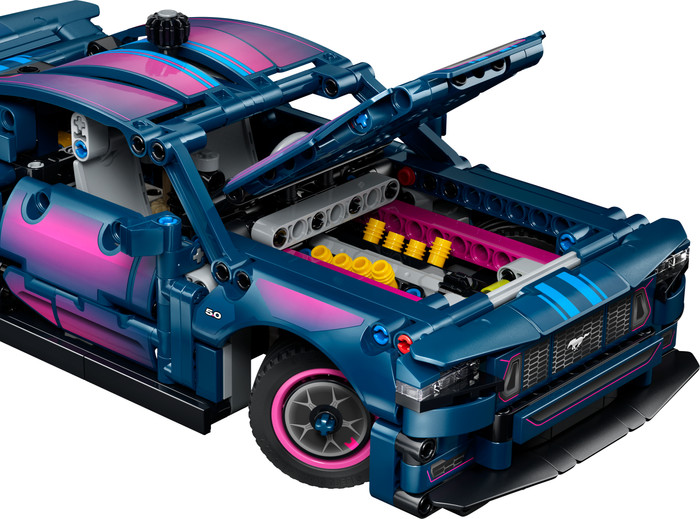 LEGO Technic Ford Mustang GT Auto aus der Tuning-Werkstatt 42236 detail