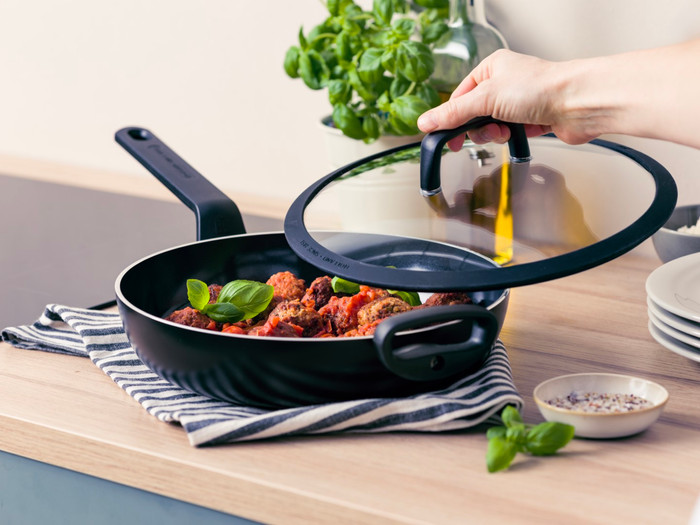 BK Infinity Schmorpfanne 28 cm + Deckel produkt in gebrauch
