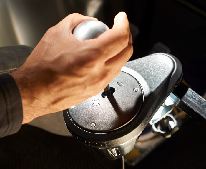 Thrustmaster TH8A Shifter produkt in gebrauch