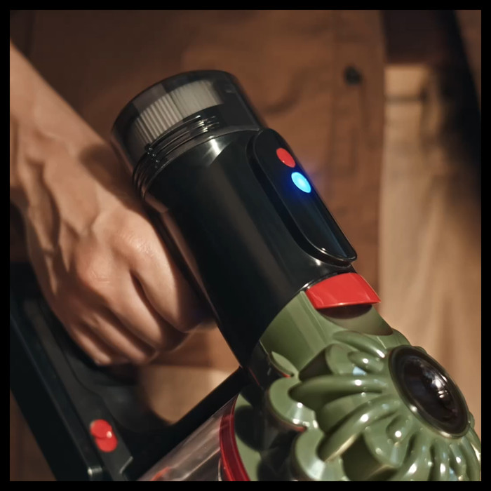 Dyson V8 Cyclone Fluffy detail