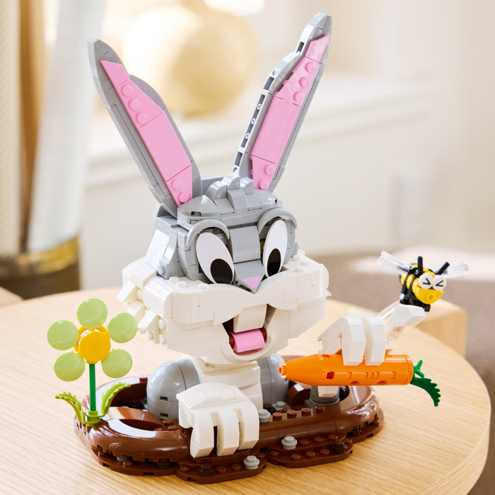LEGO Looney Tunes Bugs Bunny 40920 product in use