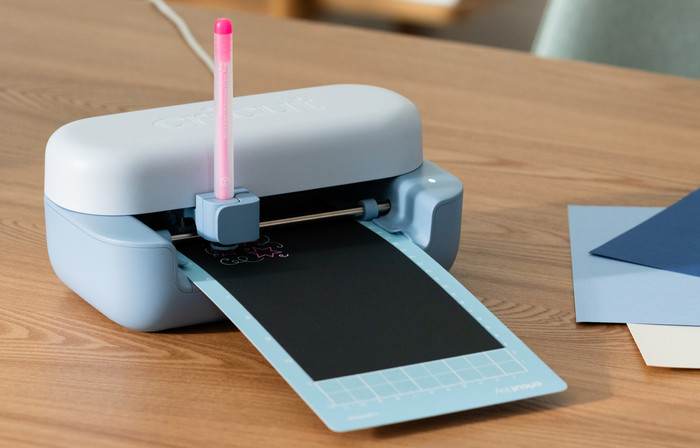 Cricut Acrylic Gel Pens 1.0mm (Set of 3) + Adapter product in use