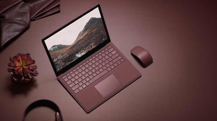 Microsoft Surface Arc Bluetooth Maus Schwarz produkt in gebrauch
