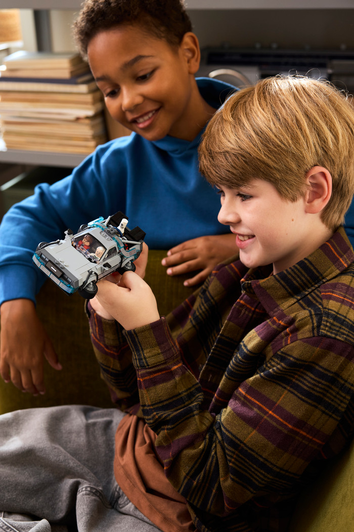 LEGO Speed Champions Zeitmaschine aus Zurück in die Zukunft 77256 produkt in gebrauch