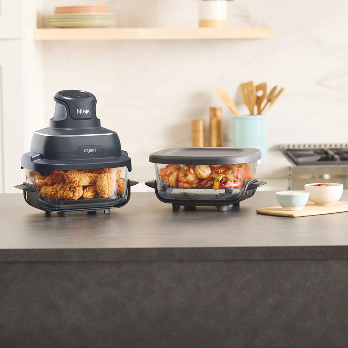 Ninja CRISPi 4-in-1 Glass Airfryer Blue product in use