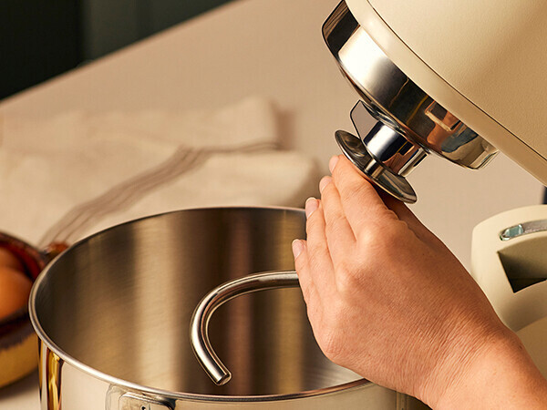 Kenwood kMix KMX751ACR Creme produkt in gebrauch