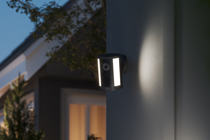 Ring Spotlight Kamera 2. Generation Akku Schwarz produkt in gebrauch