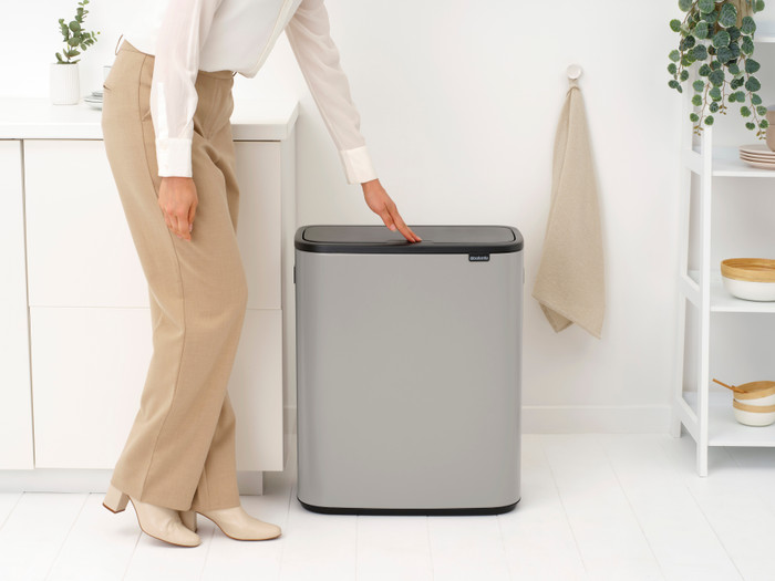 Brabantia Bo Touch Bin Mülleimer 2 x 30 Liter Soft Grey produkt in gebrauch