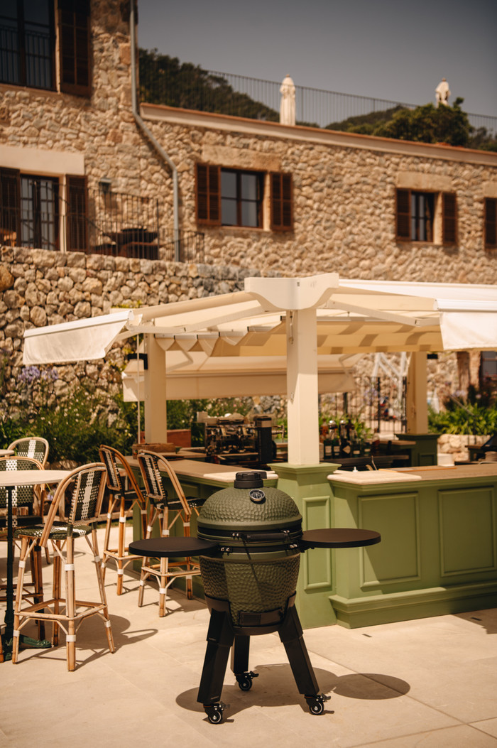 Moddern Green Complete product in use