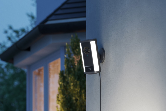 Ring Spotlight Kamera Pro 2. Generation Stecker Schwarz produkt in gebrauch