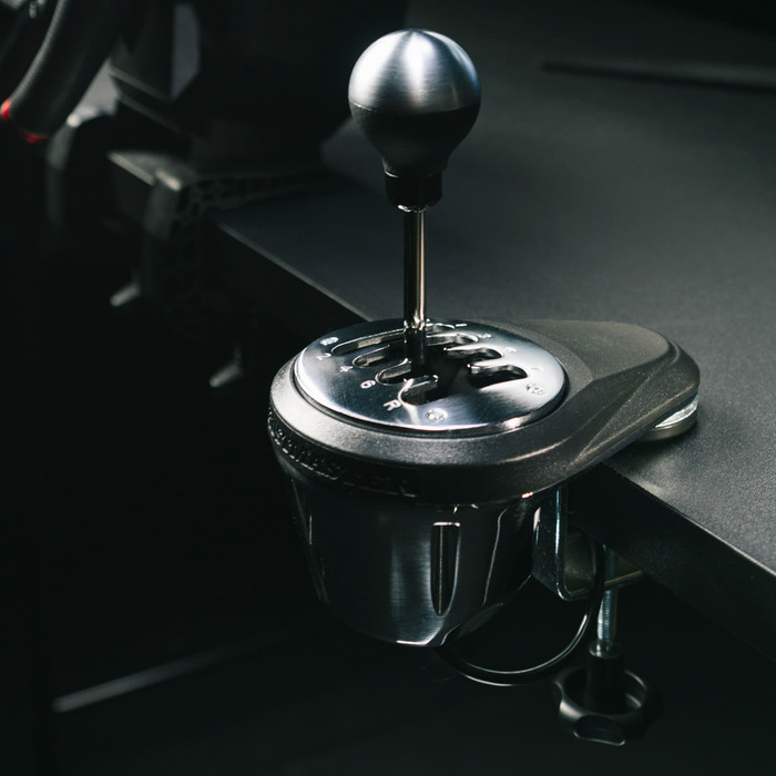 Thrustmaster TH8A Shifter produkt in gebrauch