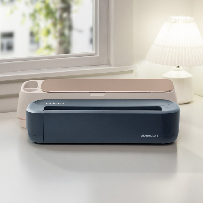 Circut Maker 5 Essential bundle front